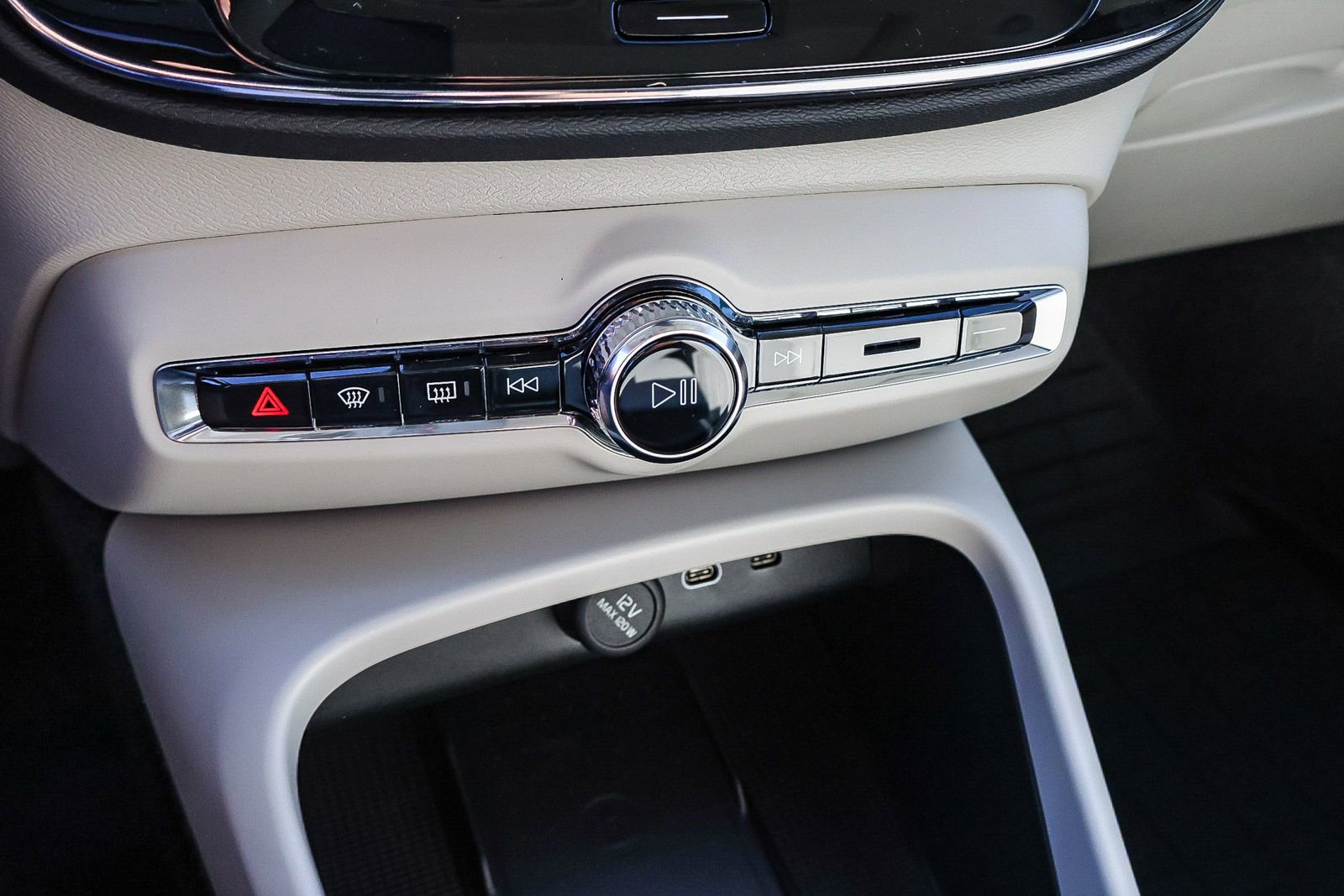 New 2026 Volvo XC40 B5 Plus w/ Protection Package Premier image 38