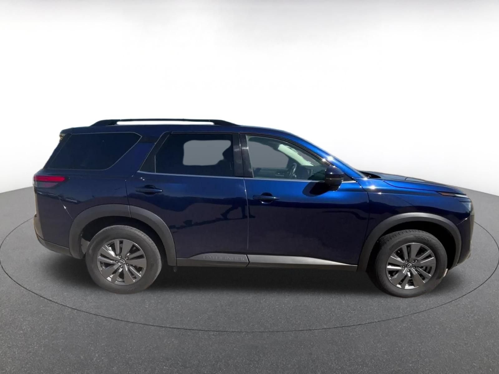 Used 2025 Nissan Pathfinder SV FWD image 15