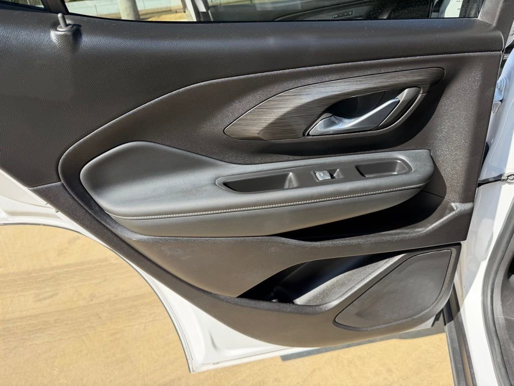 Used 2024 GMC Terrain SLT image 14