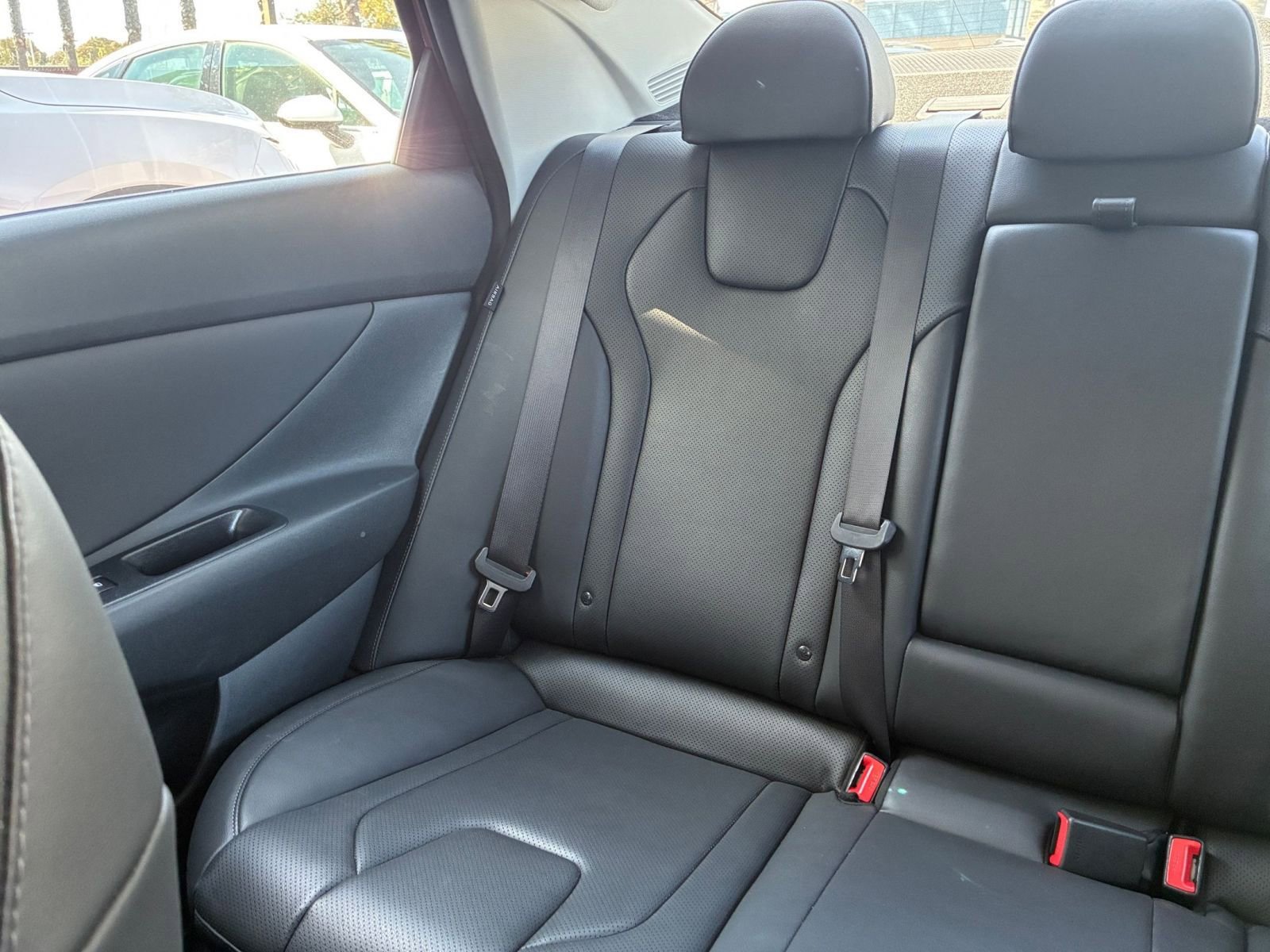 Used 2025 Hyundai Elantra Limited image 41