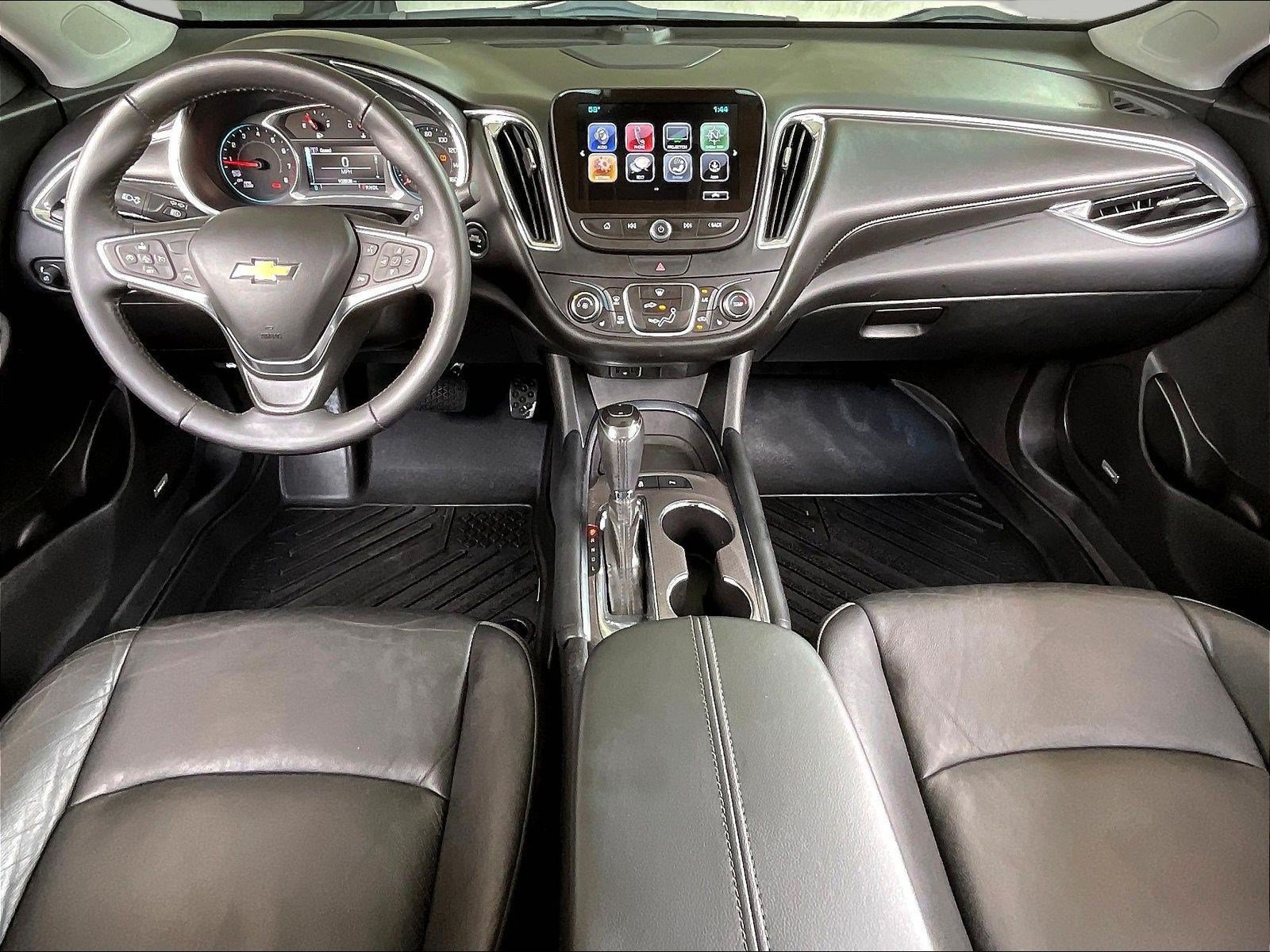 Used 2017 Chevrolet Malibu LT w/ Leather Package FWD image 7