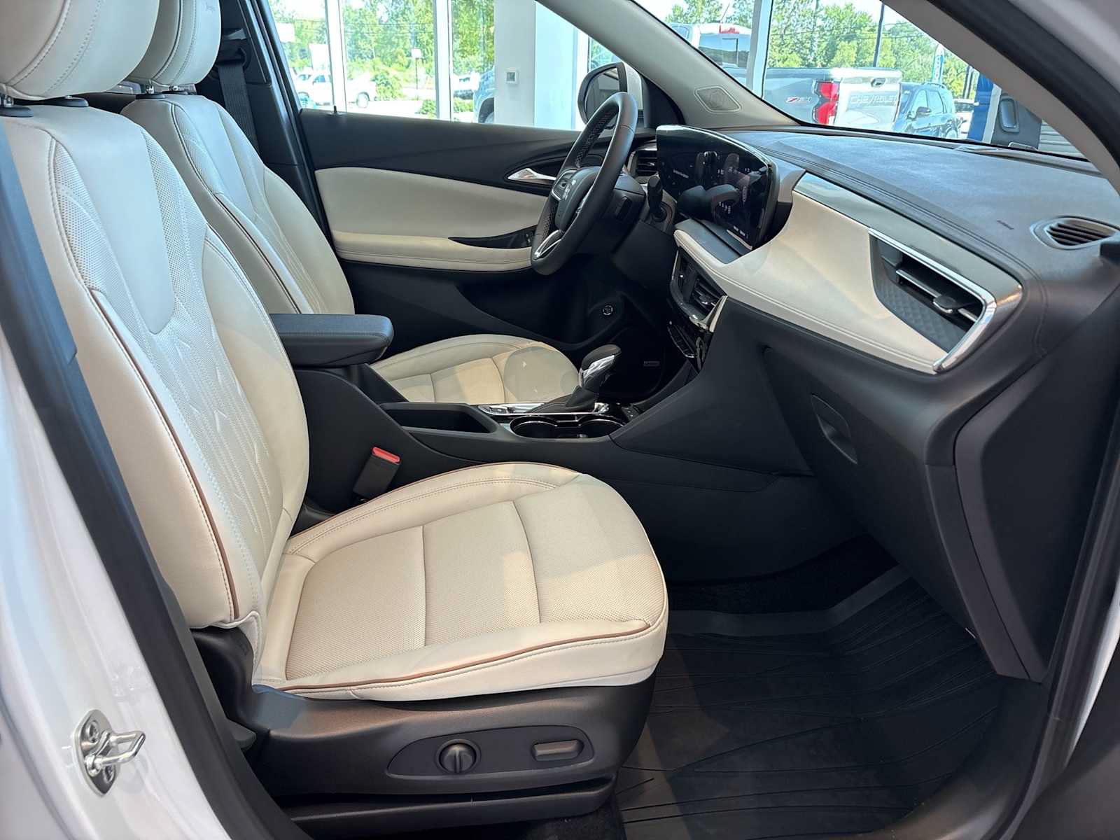 Used 2026 Buick Encore GX Avenir w/ Avenir Convenience Package AWD/4WD image 24