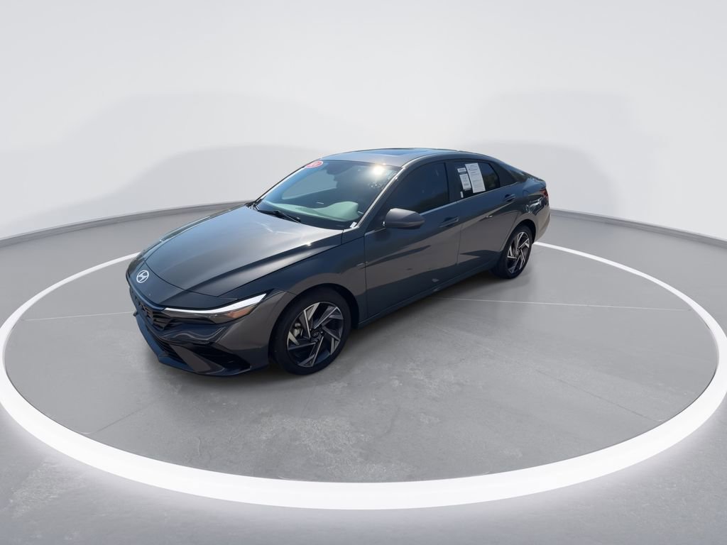 Used 2024 Hyundai Elantra SEL w/ Convenience Package FWD image 4