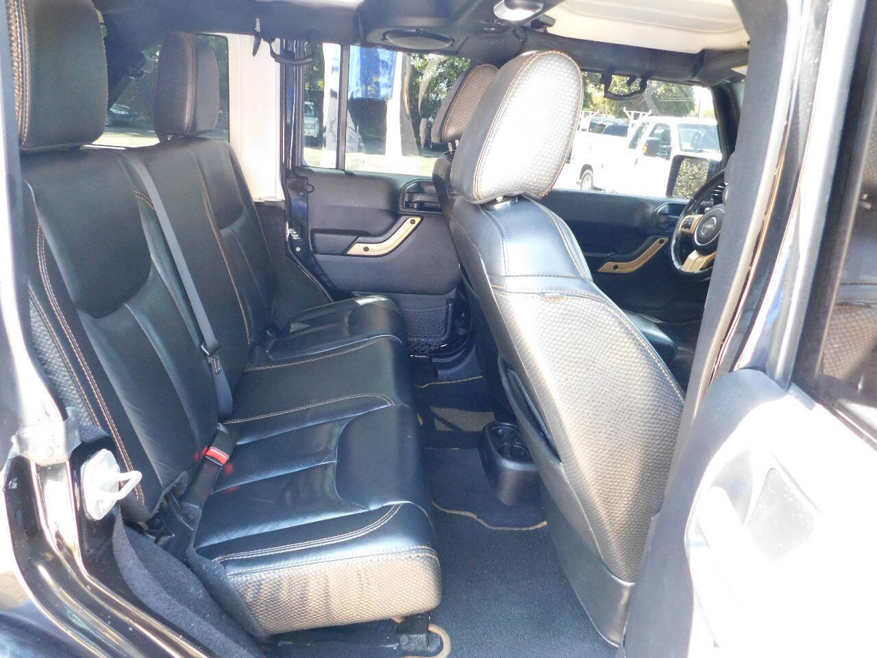 Used 2014 Jeep Wrangler Unlimited Sahara image 25