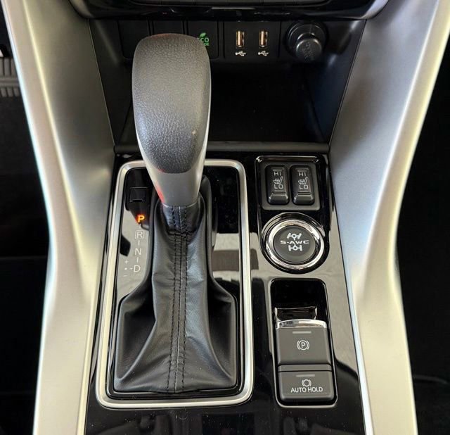 Used 2025 Mitsubishi Eclipse Cross Black Edition image 9