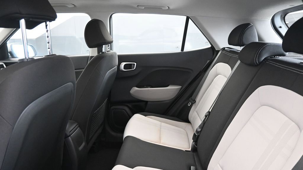Used 2023 Hyundai Venue SEL FWD image 18