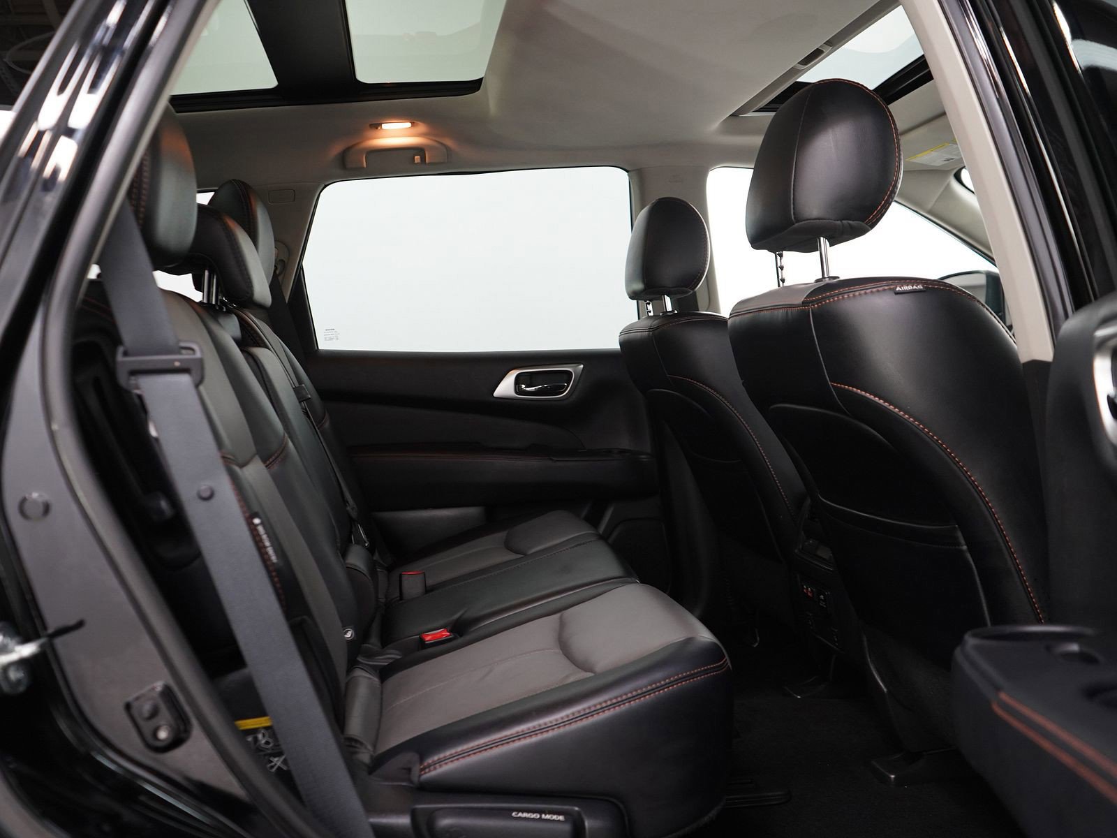 Used 2020 Nissan Pathfinder SL AWD/4WD image 6
