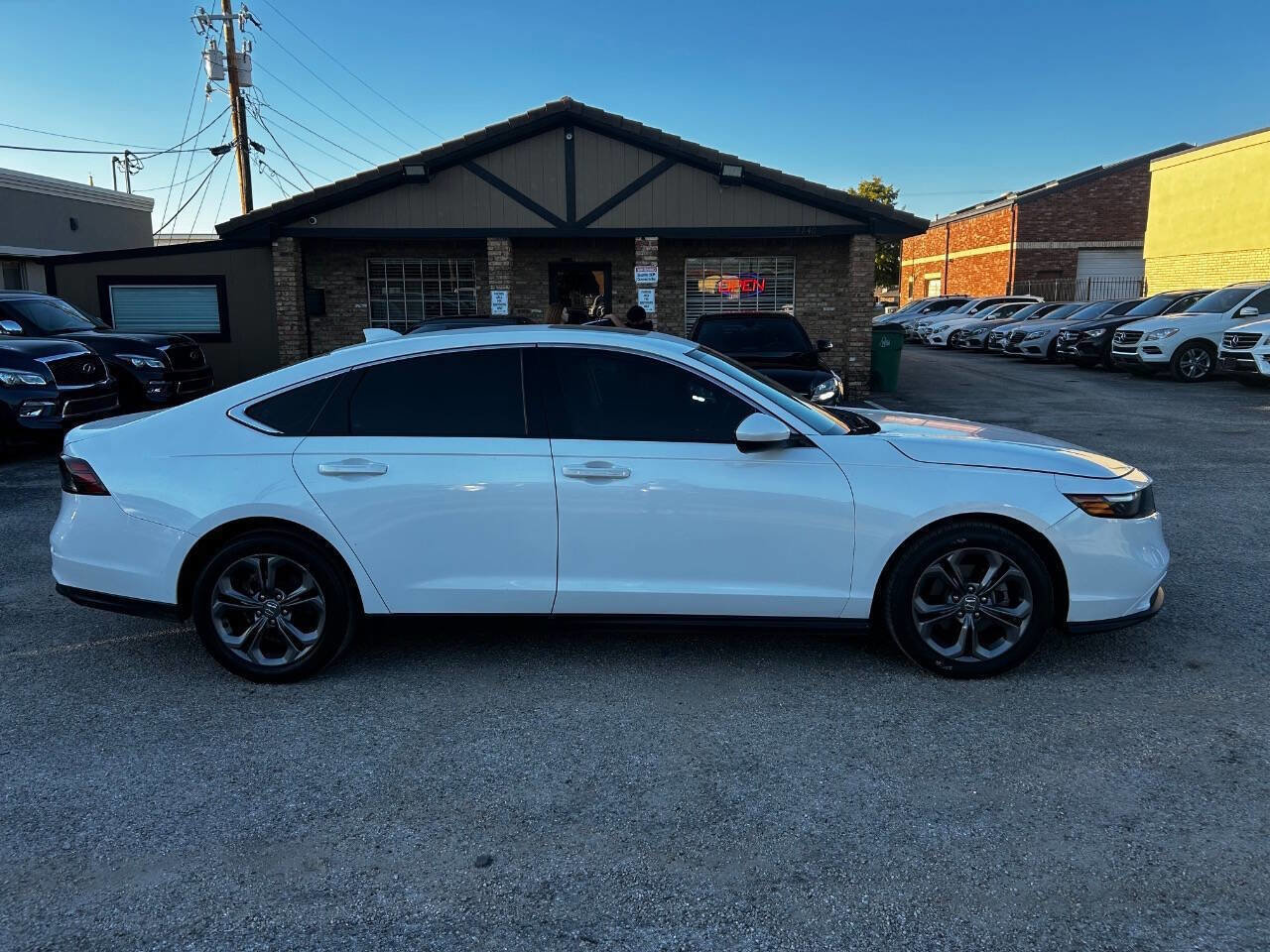 Used 2023 Honda Accord EX image 4