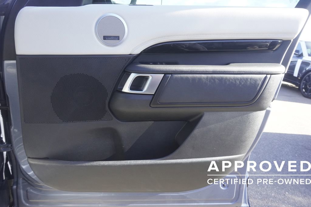 Used 2022 Land Rover Discovery S R-Dynamic image 21