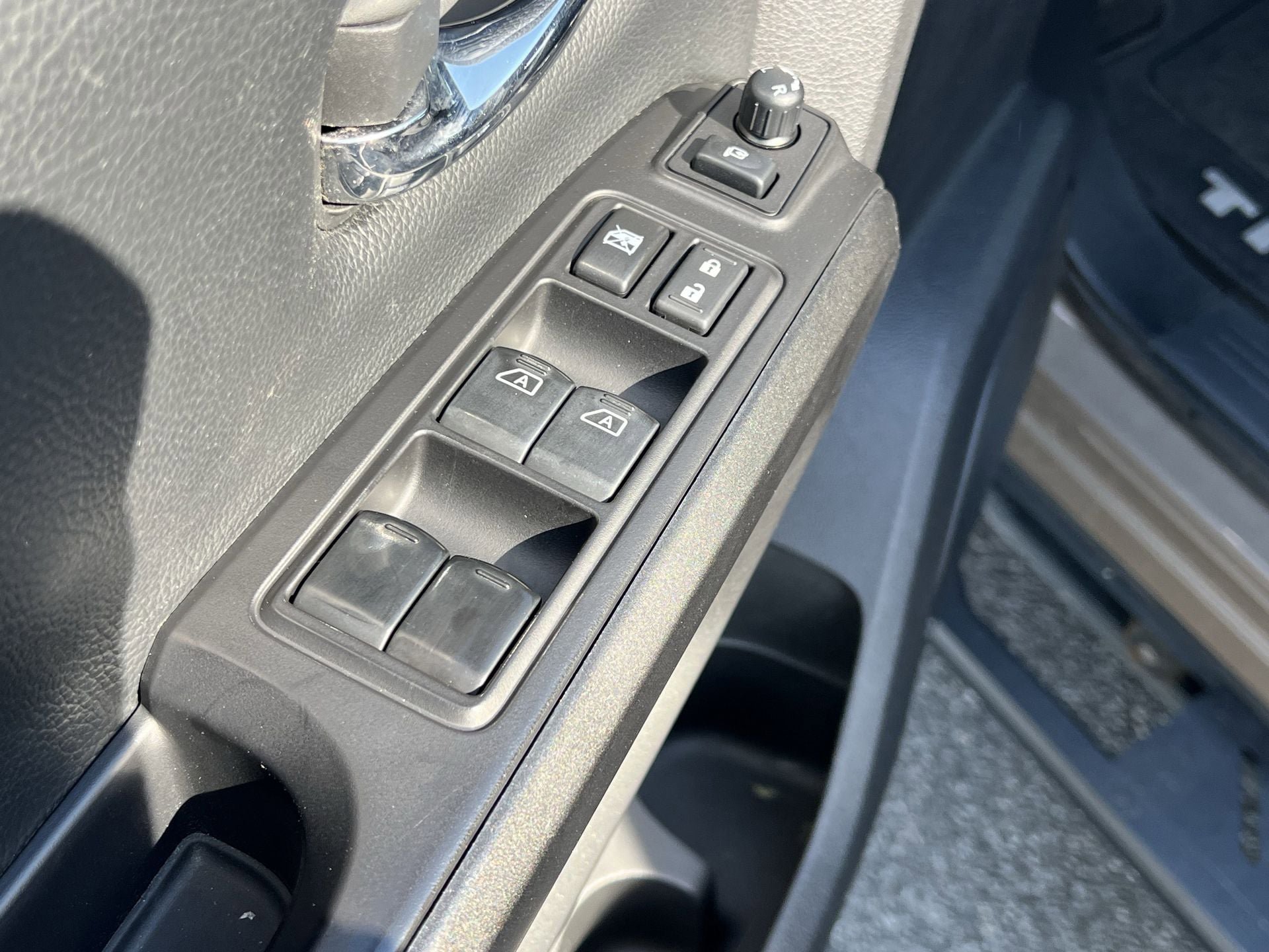 Used 2021 Nissan Titan PRO-4X w/ Pro-4x Convenience Package AWD/4WD image 18