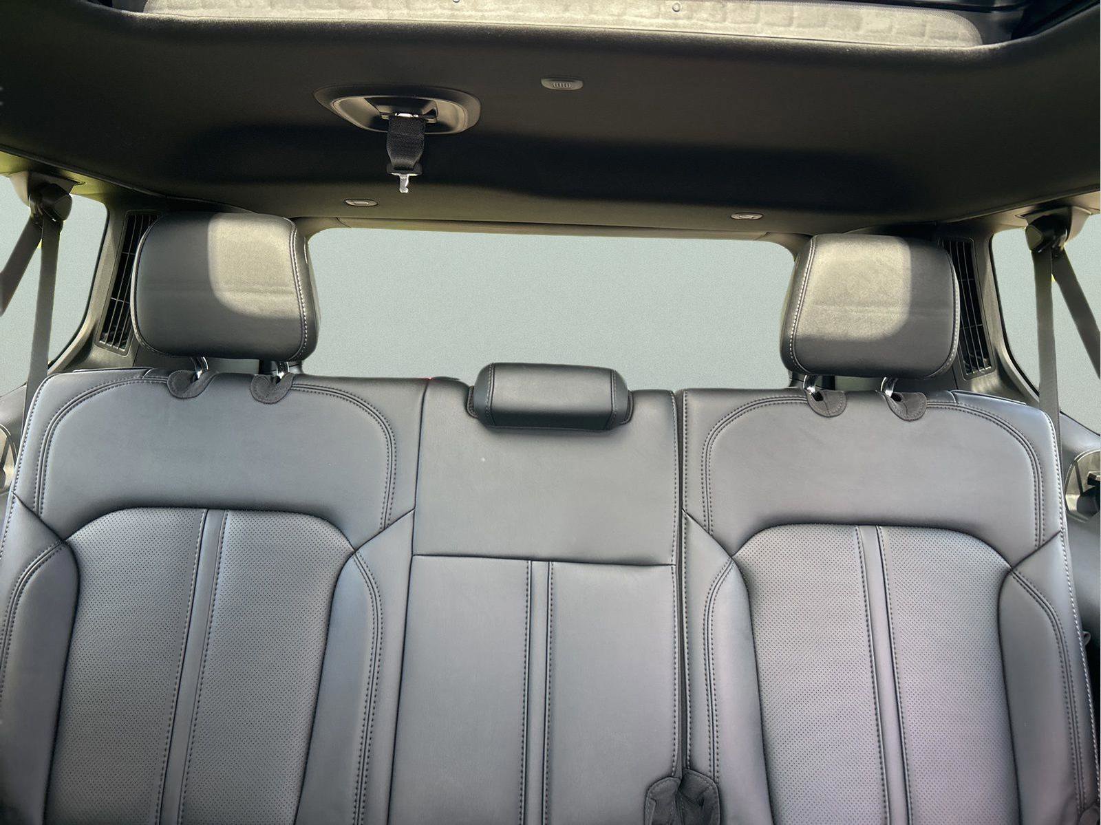 New 2026 Jeep Grand Wagoneer L Limited AWD/4WD image 11