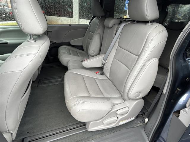 Used 2017 Toyota Sienna XLE image 25