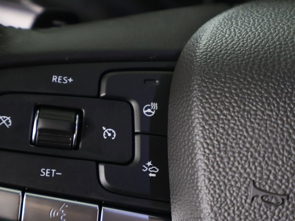 Used 2021 Cadillac XT4 Luxury w/ Cold Weather Package AWD/4WD image 44
