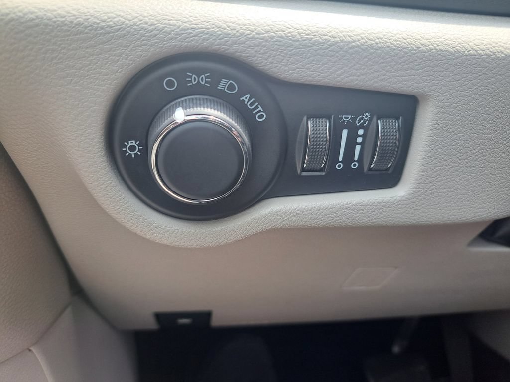 Certified 2023 Chrysler Voyager LX FWD image 21