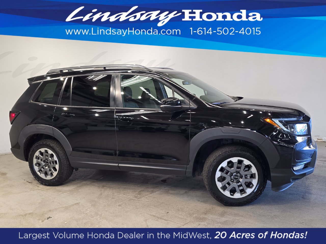 Used 2025 Honda Passport TrailSport image 3