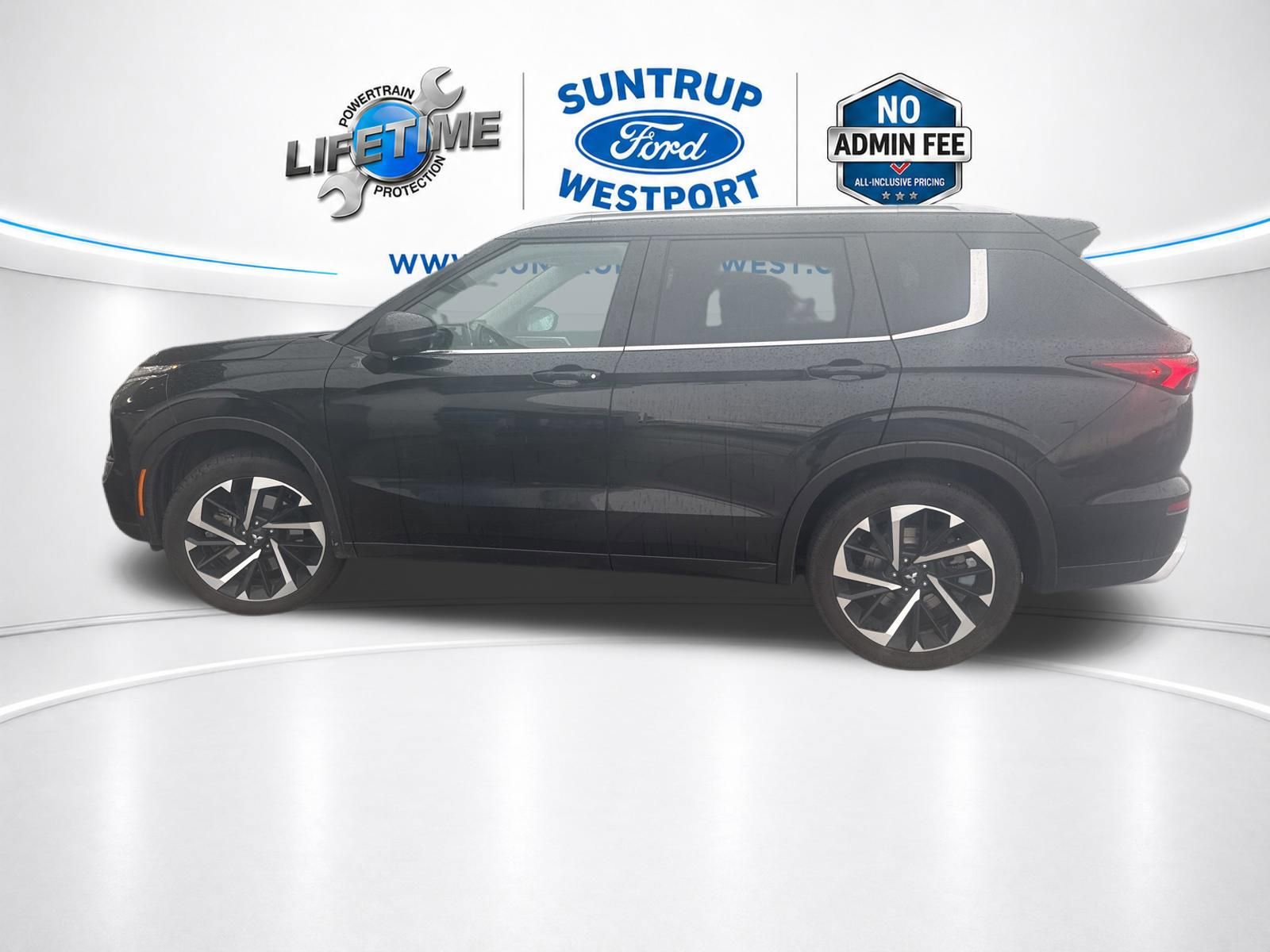 Used 2023 Mitsubishi Outlander SE Black Edition AWD/4WD image 2