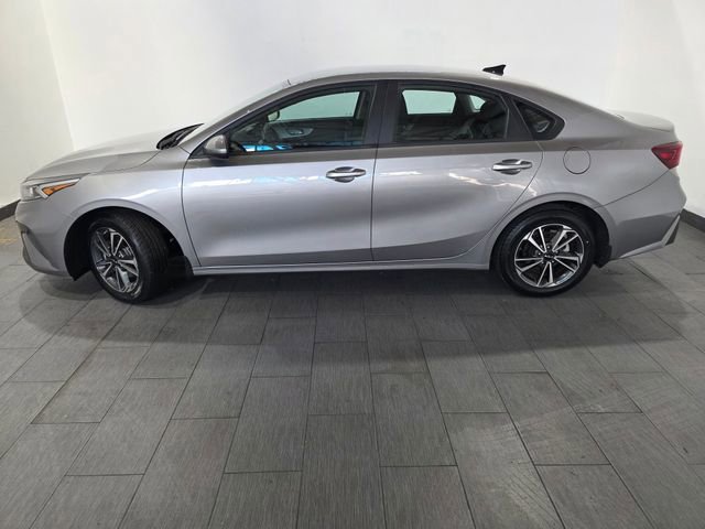 Used 2023 Kia Forte LXS image 2