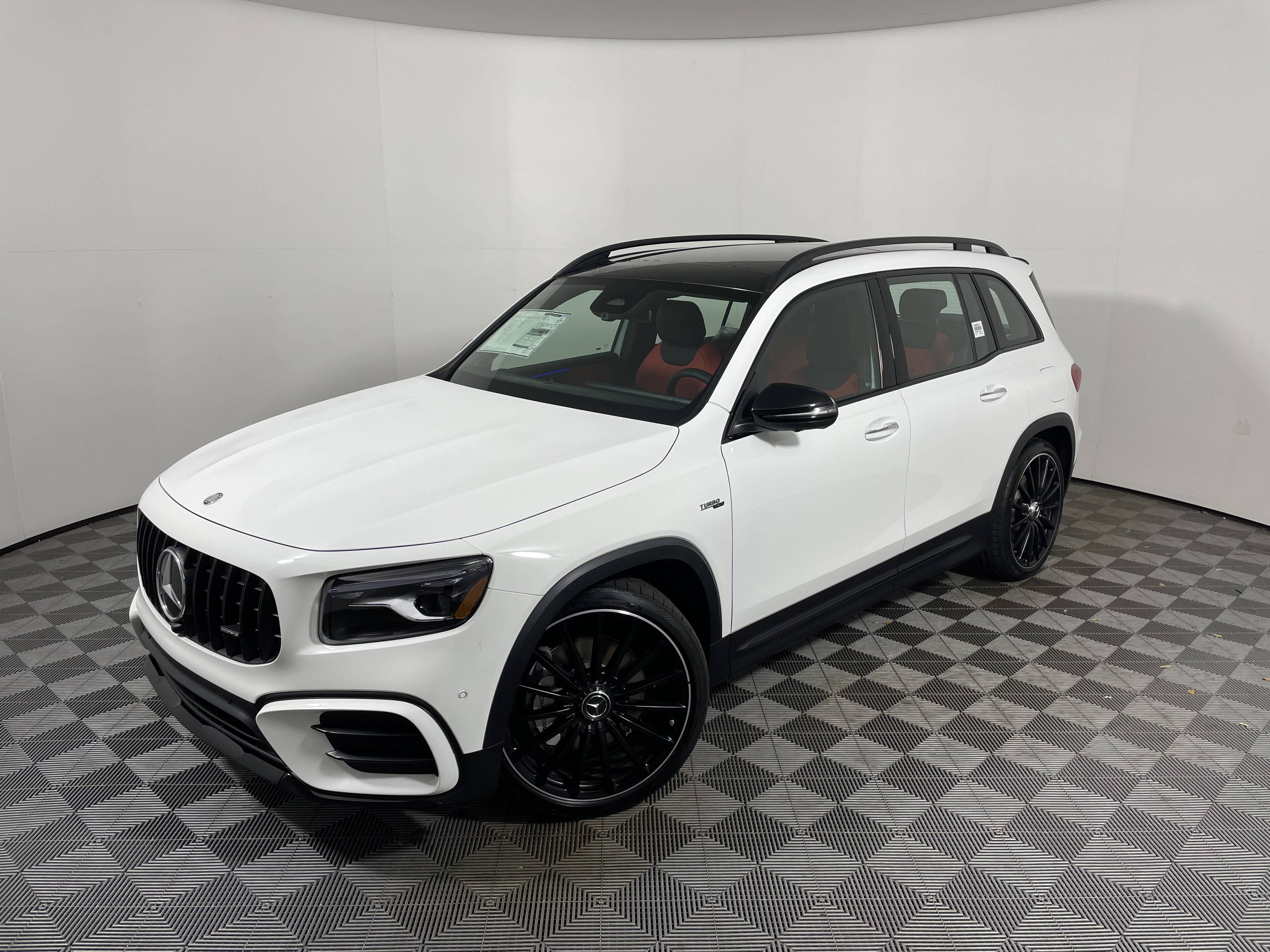 New 2026 Mercedes-Benz GLB 35 AMG 4MATIC image 1