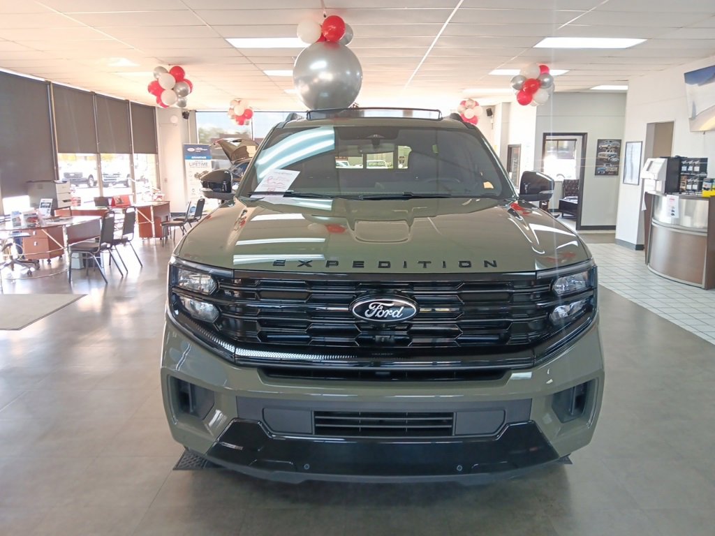 New 2025 Ford Expedition Max Platinum image 2