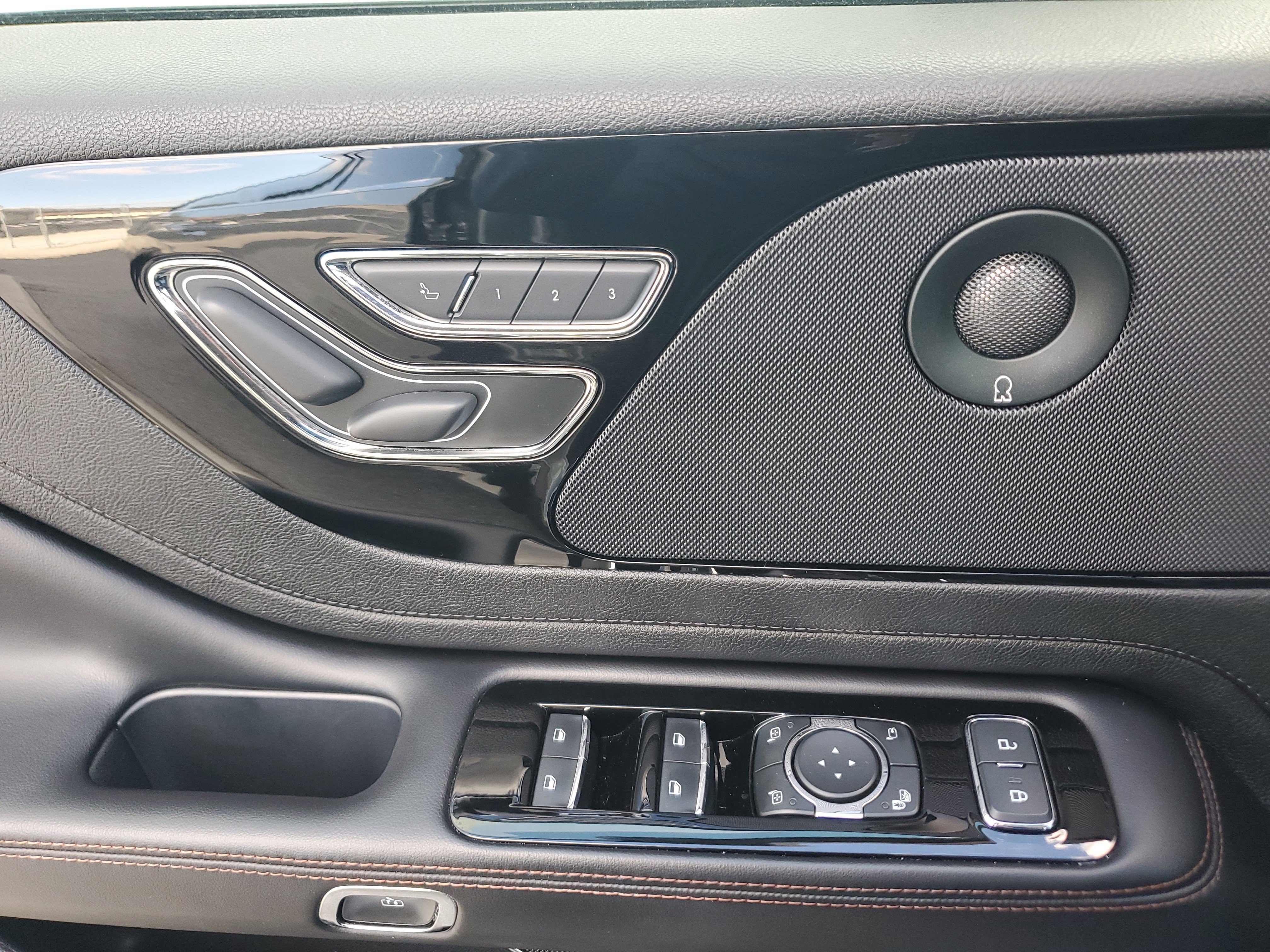 Used 2023 Lincoln Aviator Reserve w/ Equipment Group 201A image 28