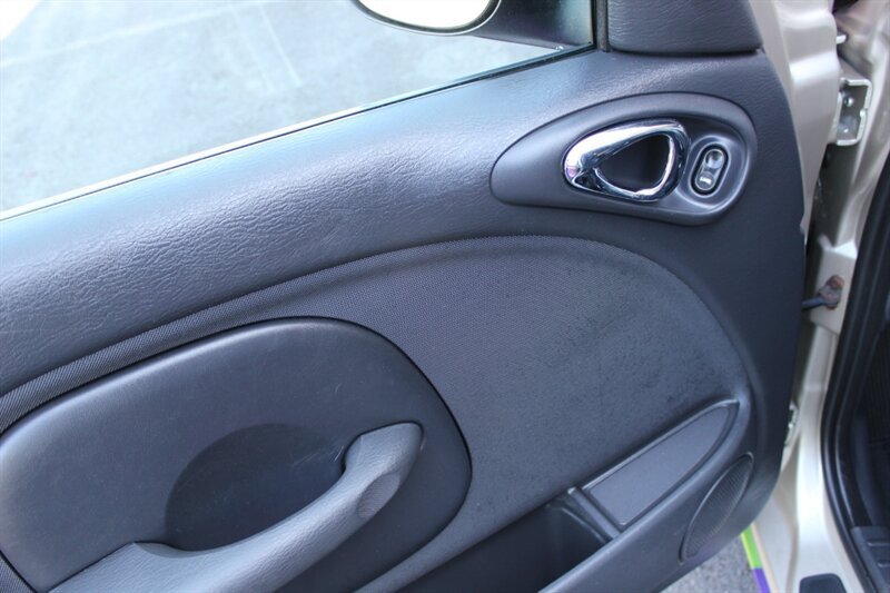 Used 2005 Chrysler PT Cruiser GT FWD image 11