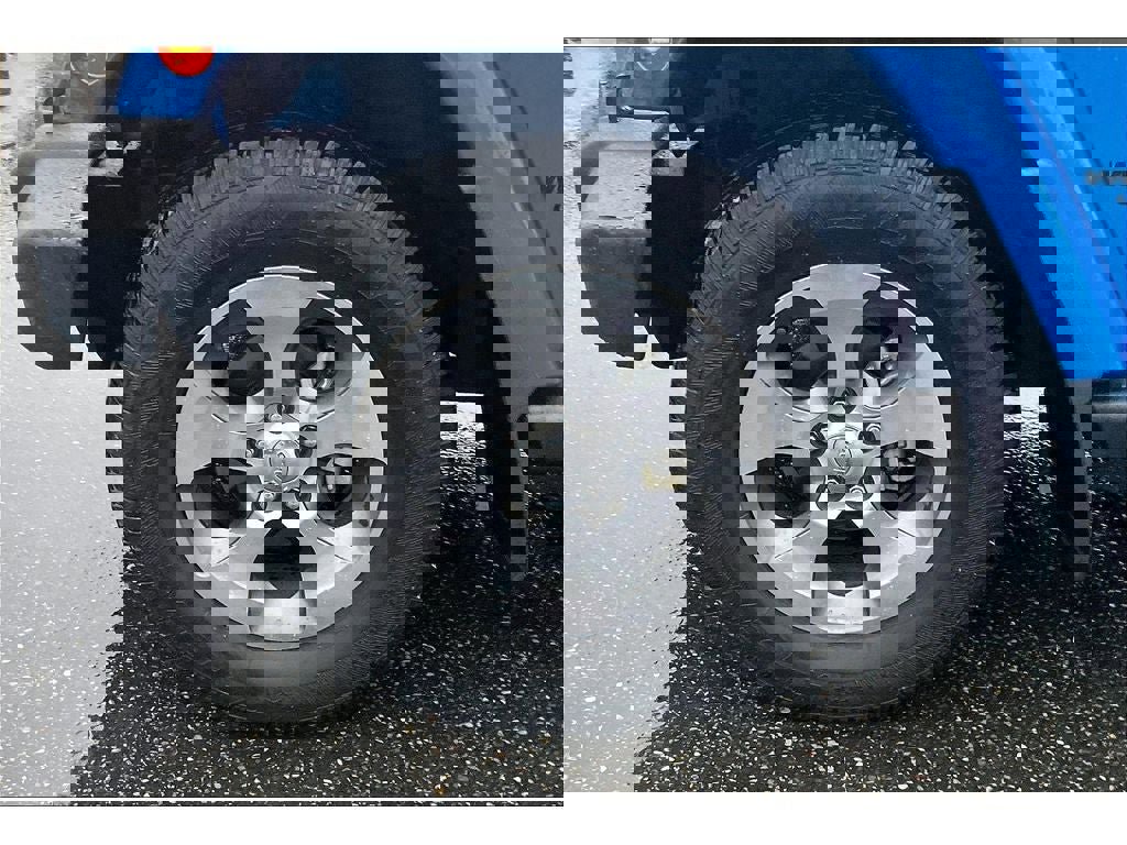 Used 2016 Jeep Wrangler Unlimited Sahara w/ Connectivity Group image 9