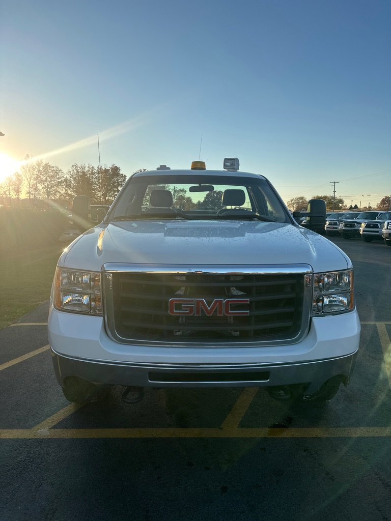 Used 2010 GMC Sierra 3500 W/T image 3