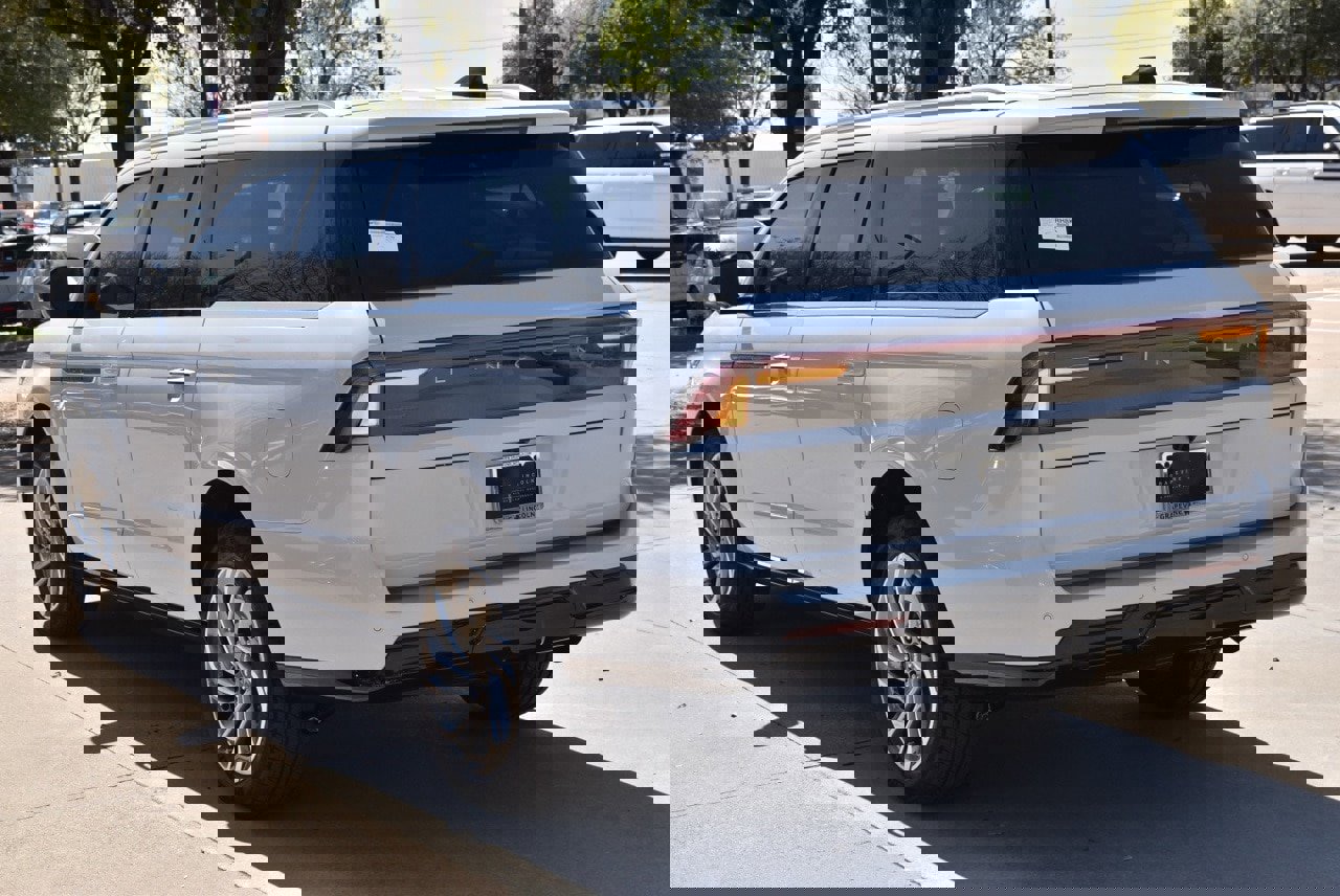 New 2025 Lincoln Navigator L Reserve image 16