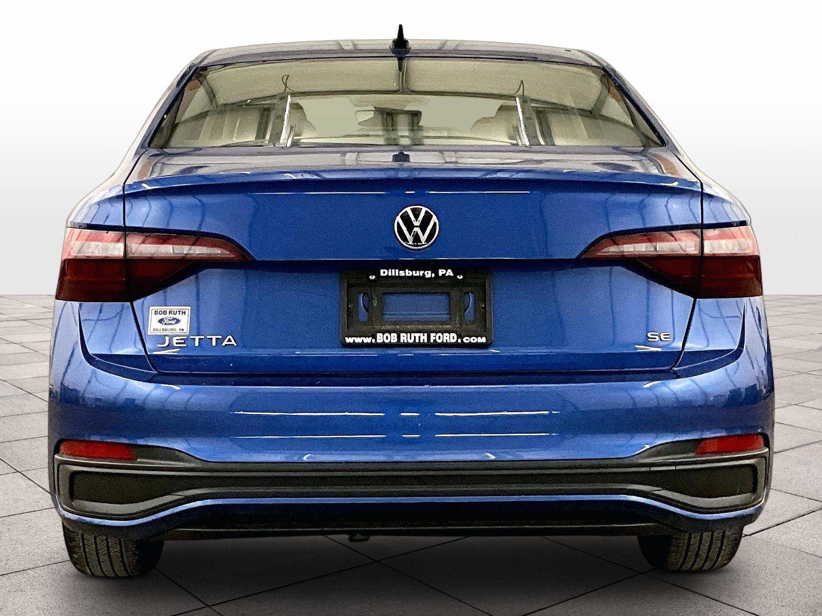 Used 2023 Volkswagen Jetta SE FWD image 4