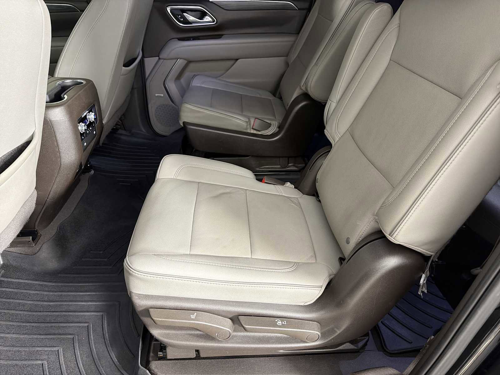 Used 2022 GMC Yukon XL SLT w/ SLT Luxury Package image 42