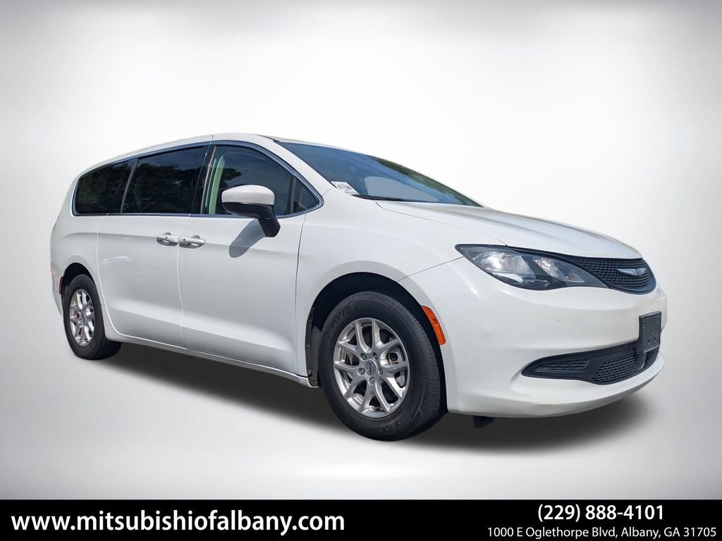 Used 2023 Chrysler Voyager LX image 1