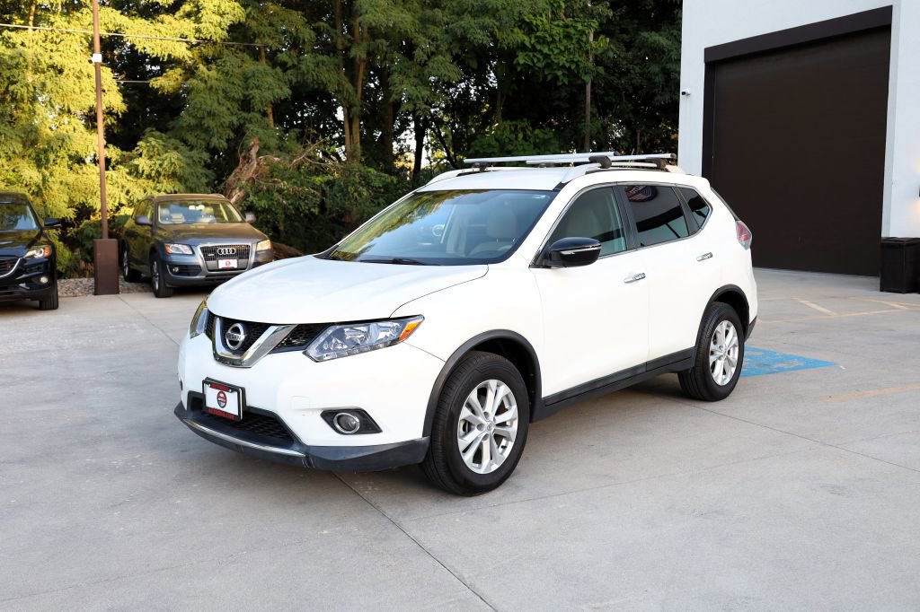 Used 2014 Nissan Rogue SV image 3
