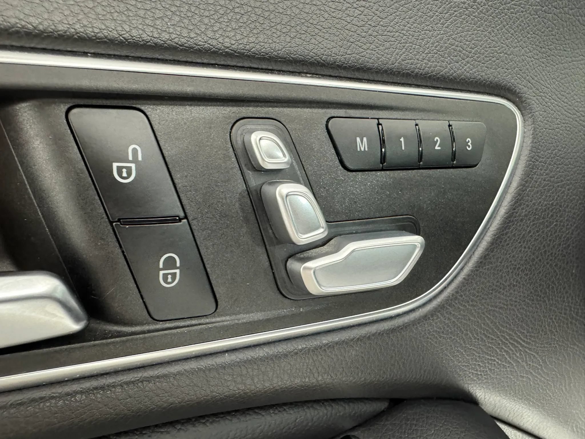 Used 2019 Mercedes-Benz CLA 250 4MATIC image 40