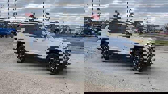 New 2026 Chevrolet Equinox ACTIV w/ Convenience Package III image 2