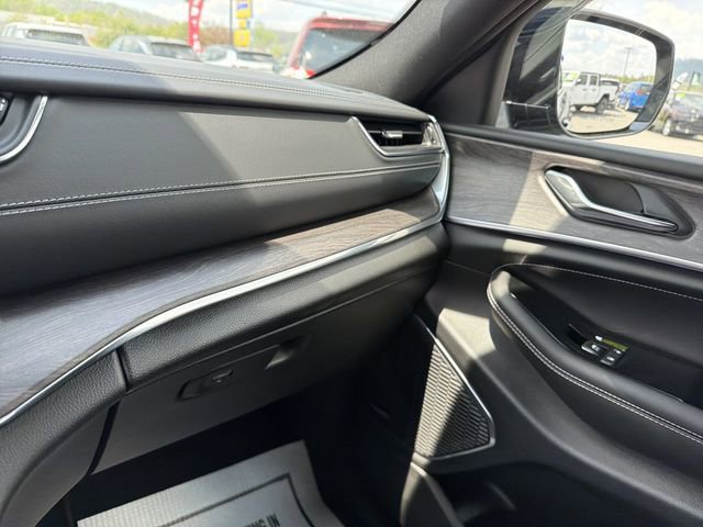 Used 2024 Jeep Grand Cherokee Overland w/ Trailer Tow Package AWD/4WD image 25