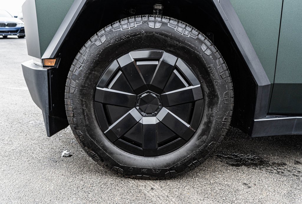 Used 2024 Tesla Cybertruck AWD Crew Cab image 42