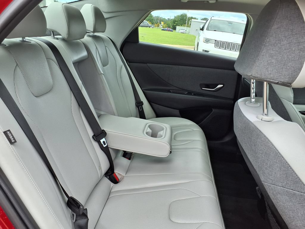 Used 2024 Hyundai Elantra Limited FWD image 18
