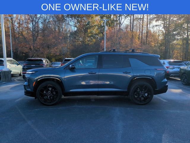 Used 2025 Chevrolet Traverse RS image 2