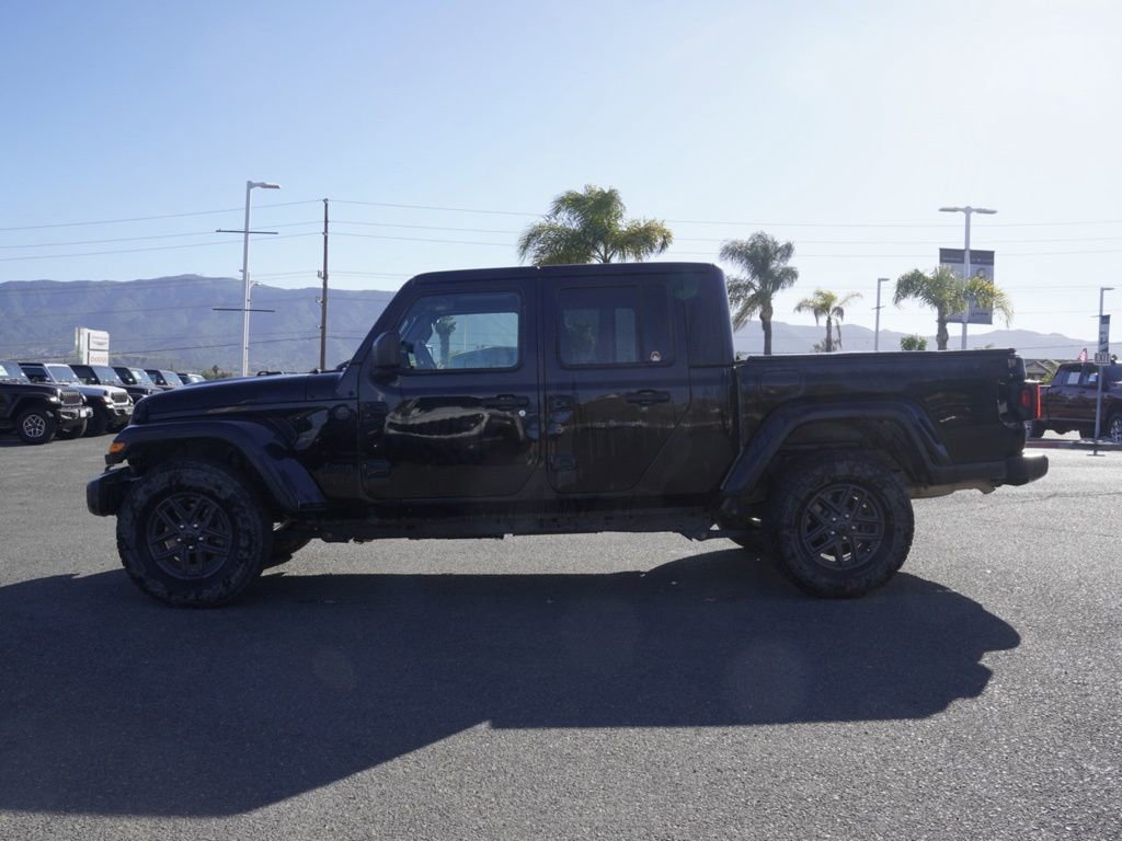 Used 2024 Jeep Gladiator Sport image 7
