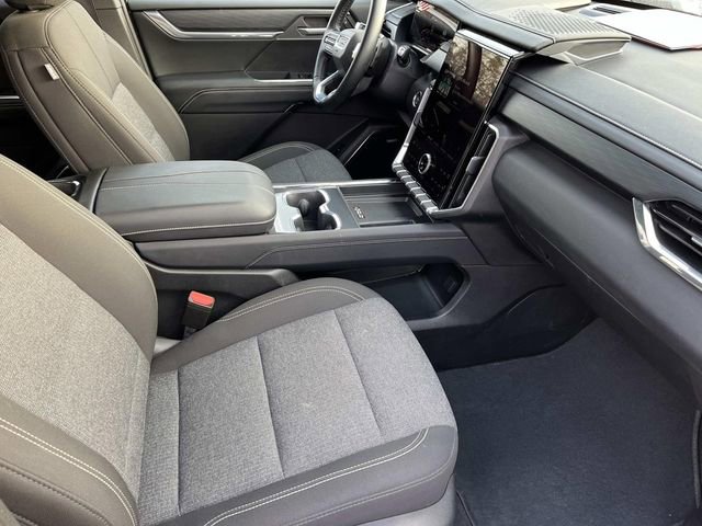 Used 2025 GMC Acadia Elevation image 23