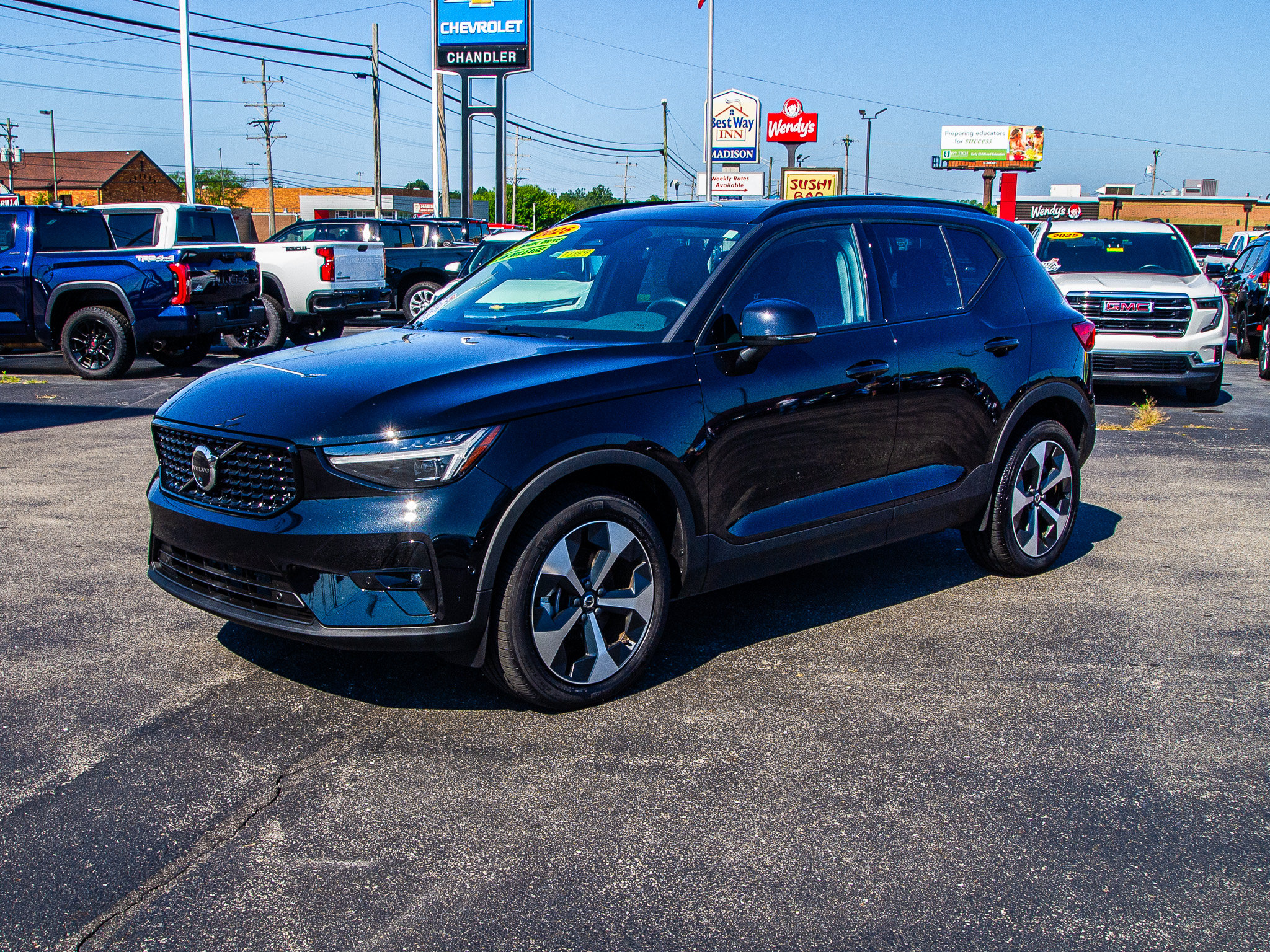 Used 2026 Volvo XC40 B5 Plus AWD/4WD image 3