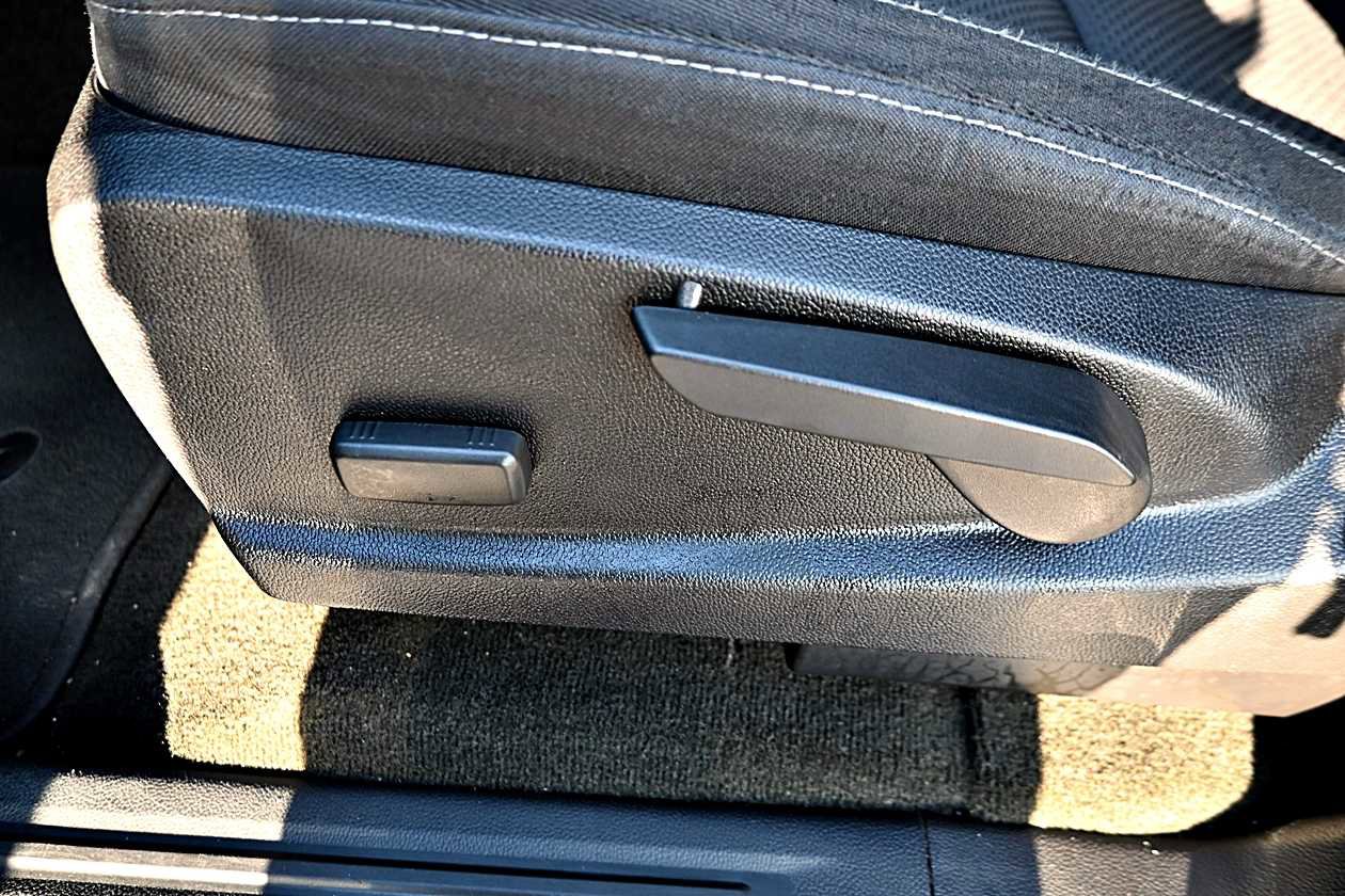 Used 2015 Chevrolet Colorado LT w/ LT Convenience Package image 15