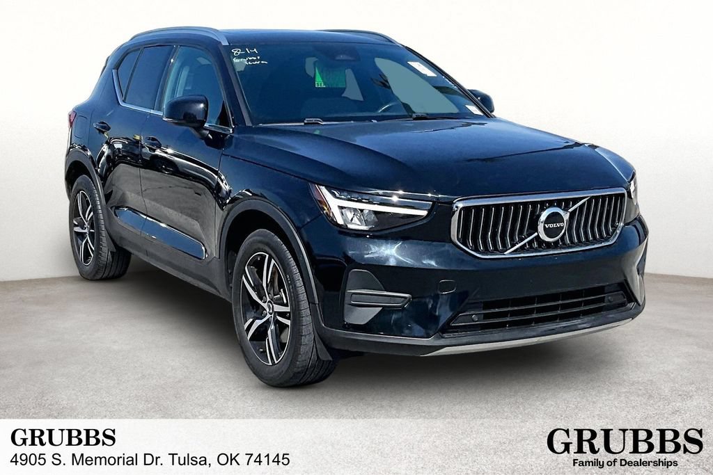 Used 2025 Volvo XC40 B5 Core AWD/4WD video 1