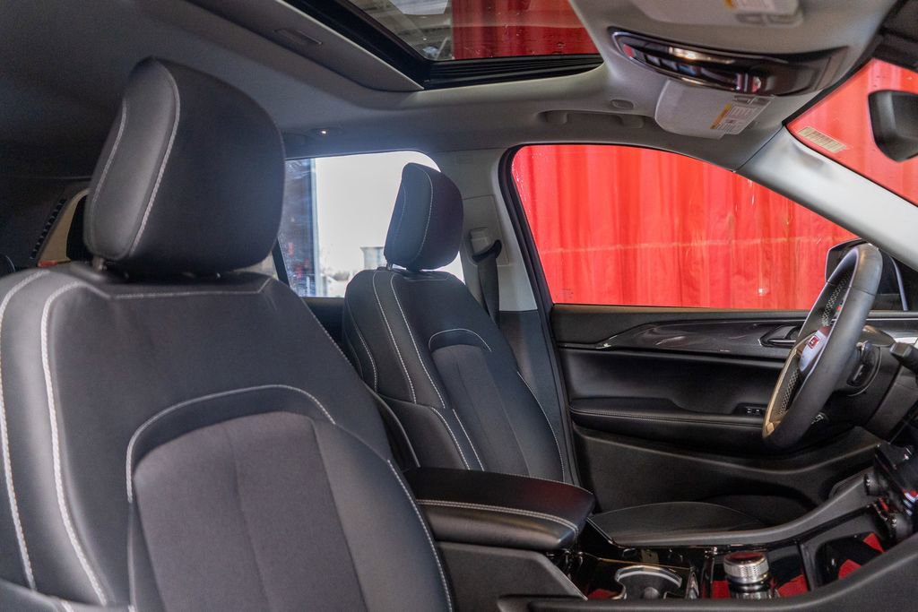 Used 2023 Jeep Grand Cherokee Laredo w/ Luxury Tech Group I image 13