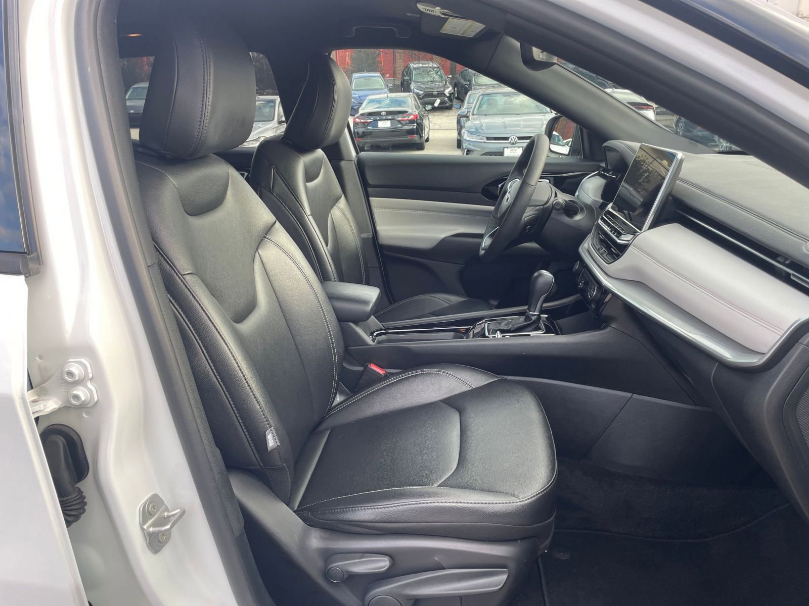 Used 2025 Jeep Compass Limited image 36