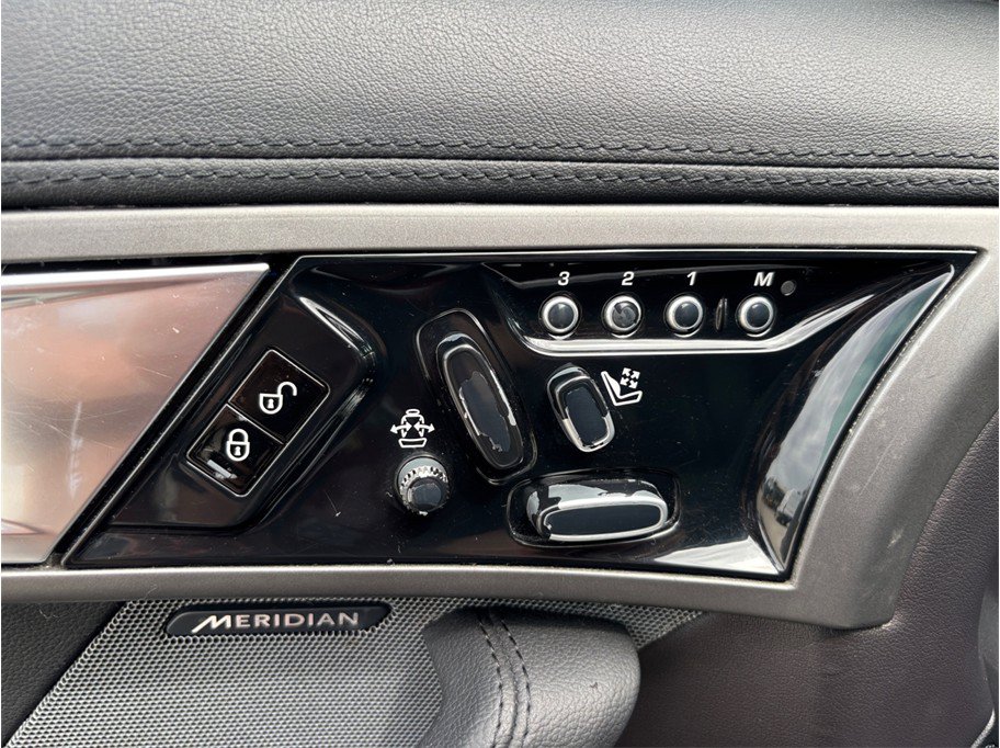 Used 2014 Jaguar F-TYPE Convertible RWD image 19
