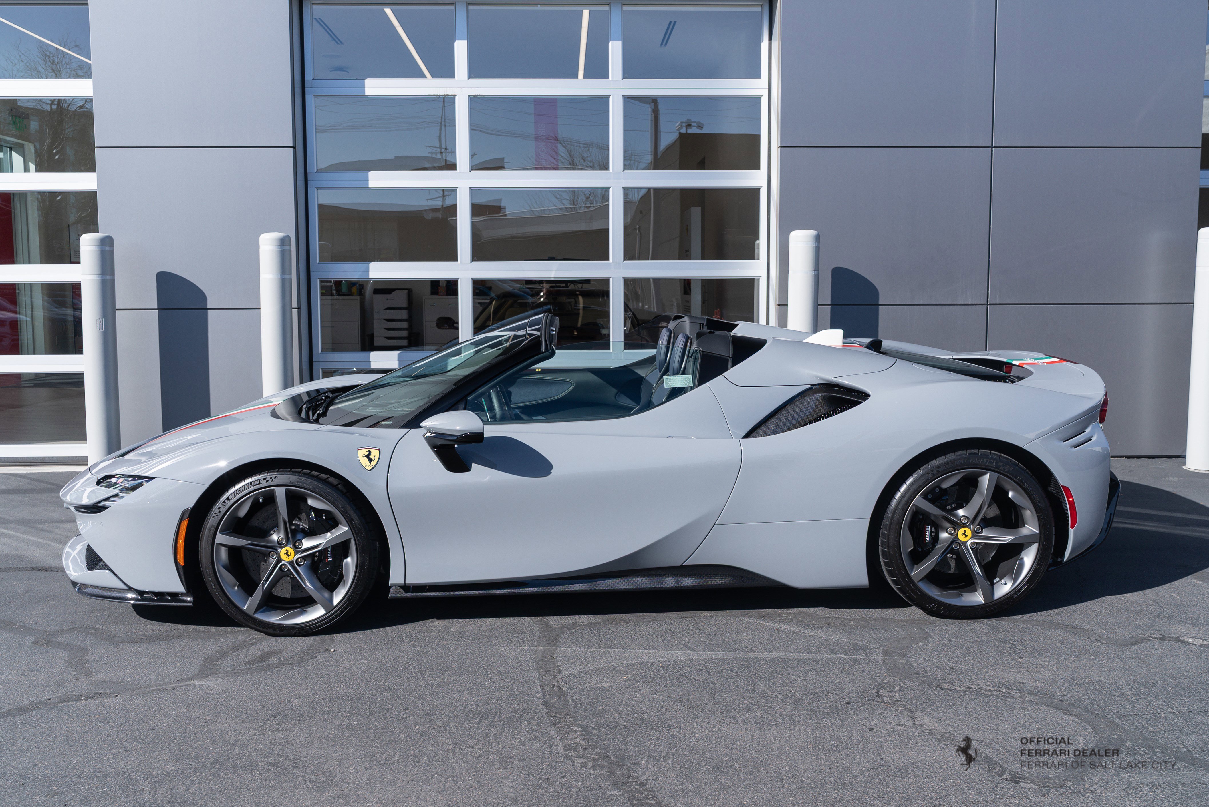 Used 2024 Ferrari SF90 Spider image 3