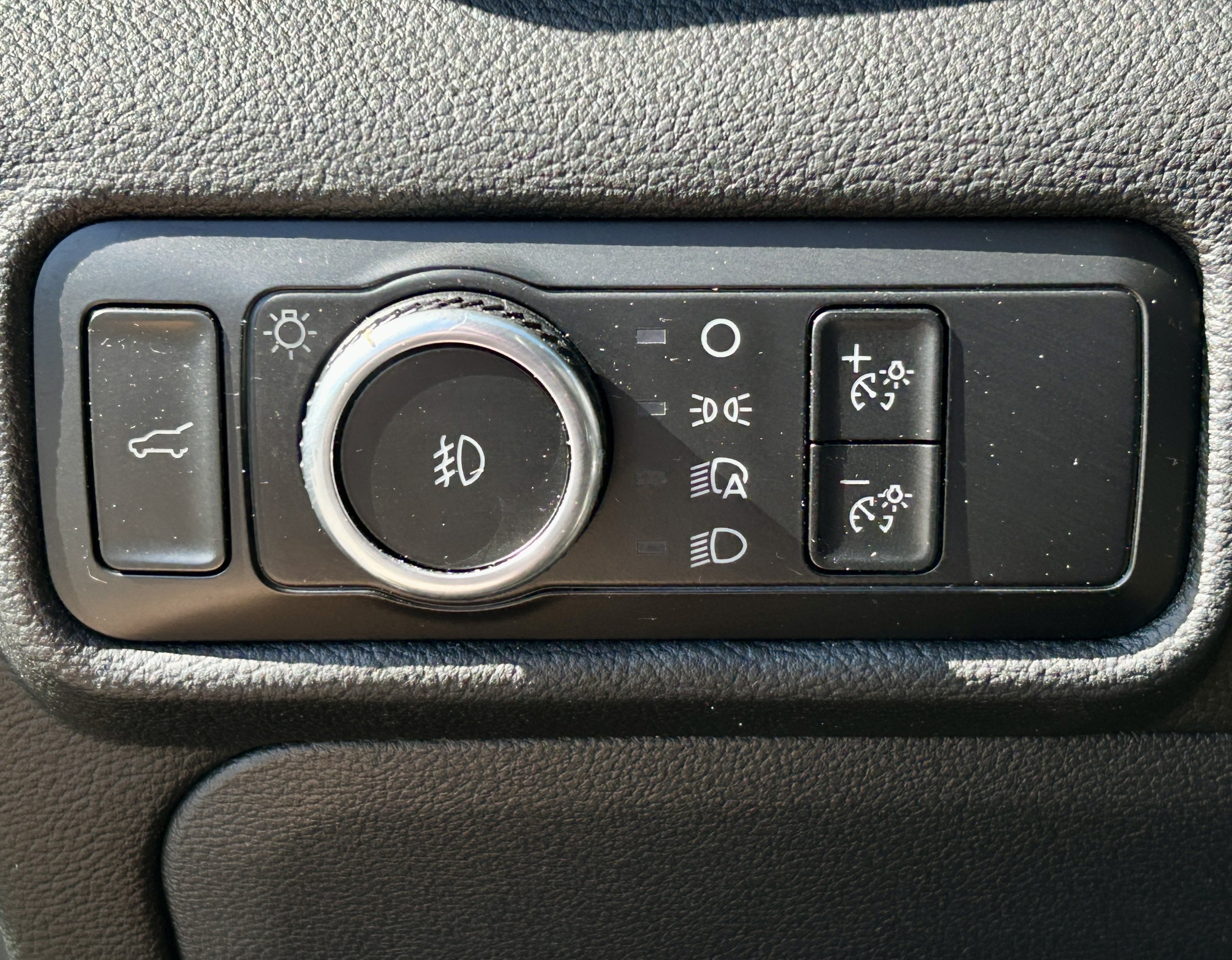 Used 2023 Ford Explorer XLT w/ Equipment Group 202A image 25