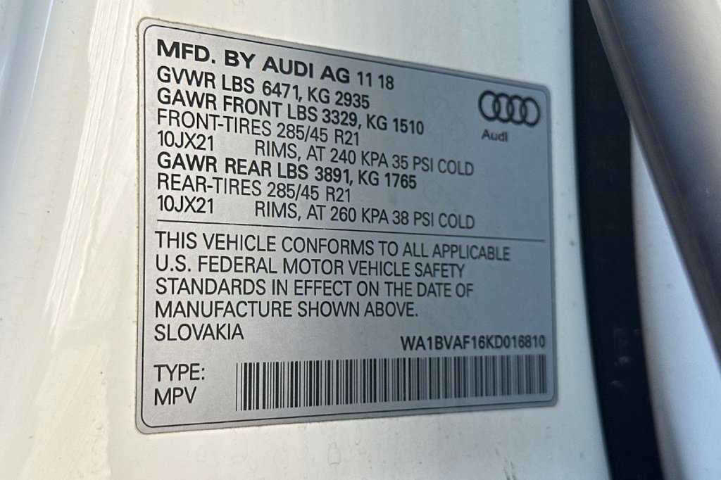 Used 2019 Audi Q8 Premium Plus w/ Premium Plus AWD/4WD image 32