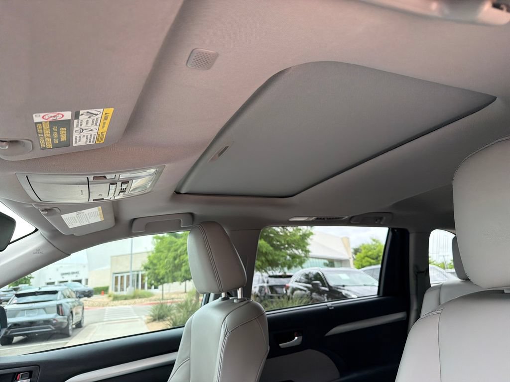 Used 2018 Toyota Highlander XLE FWD image 29